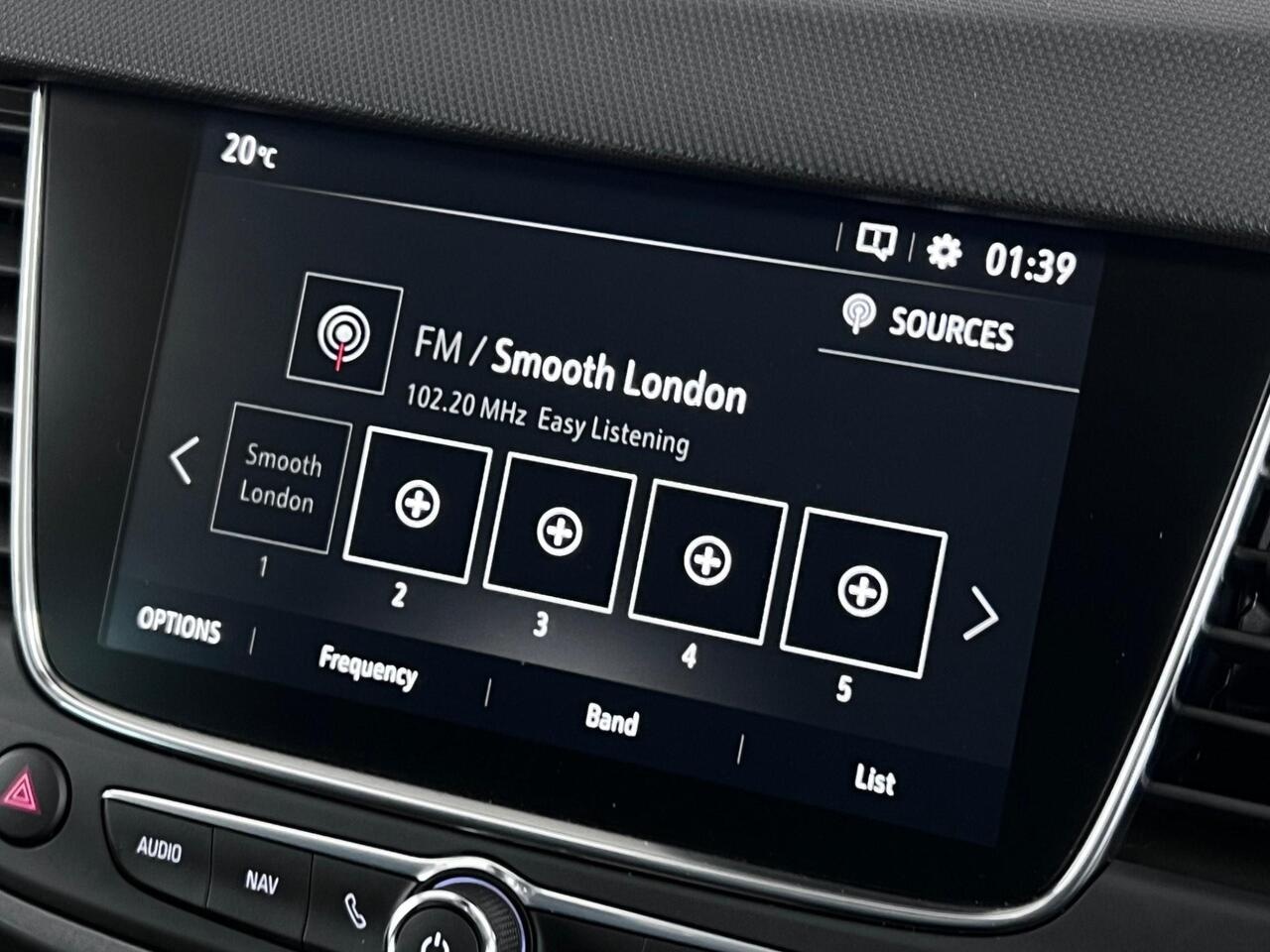 Vauxhall Crossland thumbnail Infotainment System