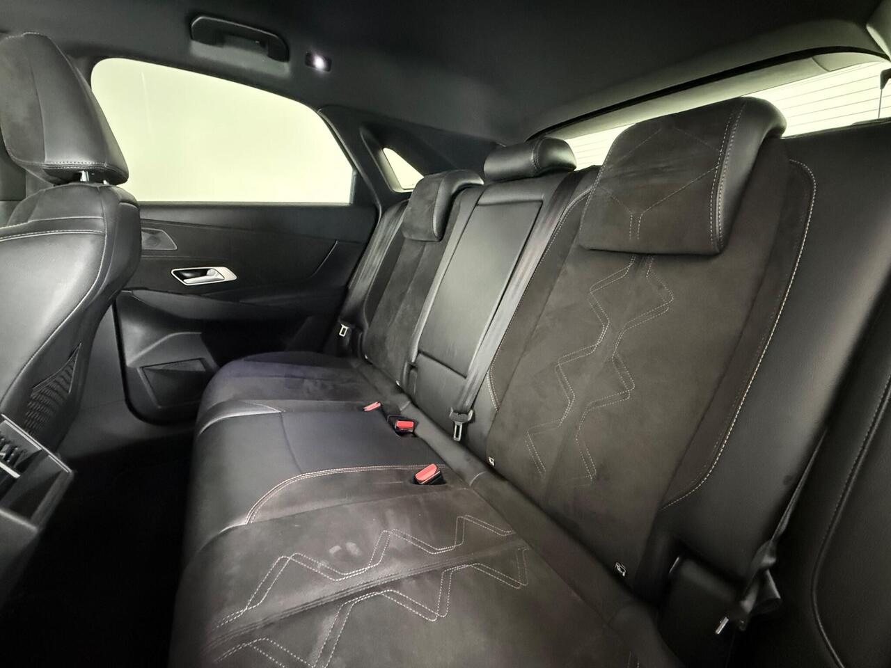 DS AUTOMOBILES DS 7 CROSSBACK thumbnail Seats Rear