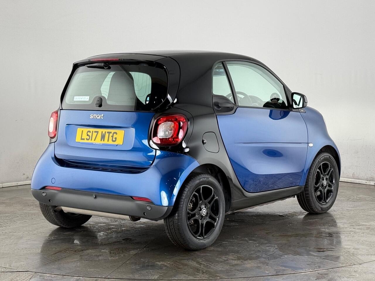 Smart fortwo thumbnail Rear Right