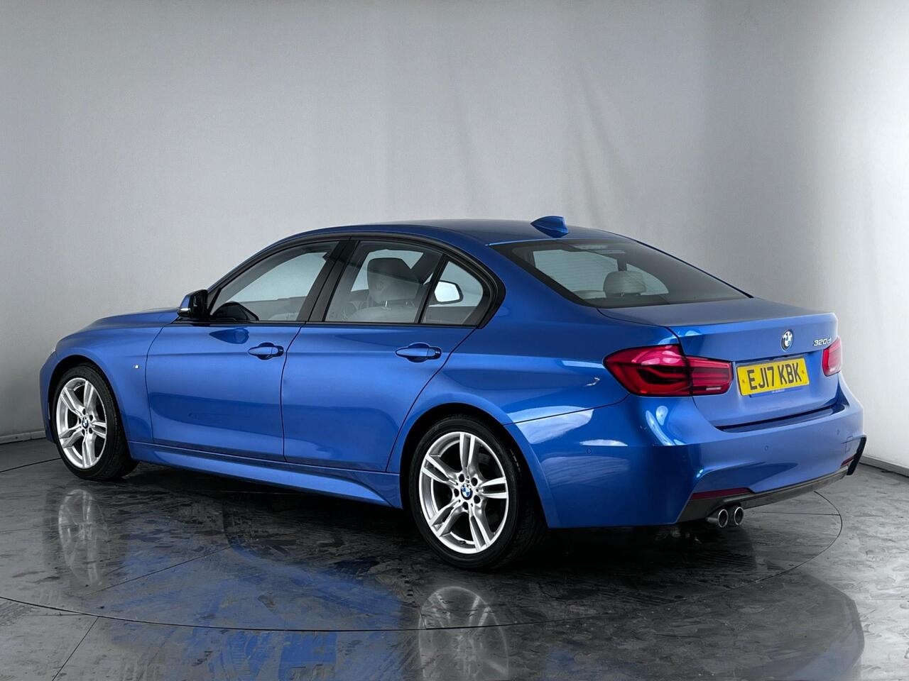 BMW 3 Series thumbnail Rear Left