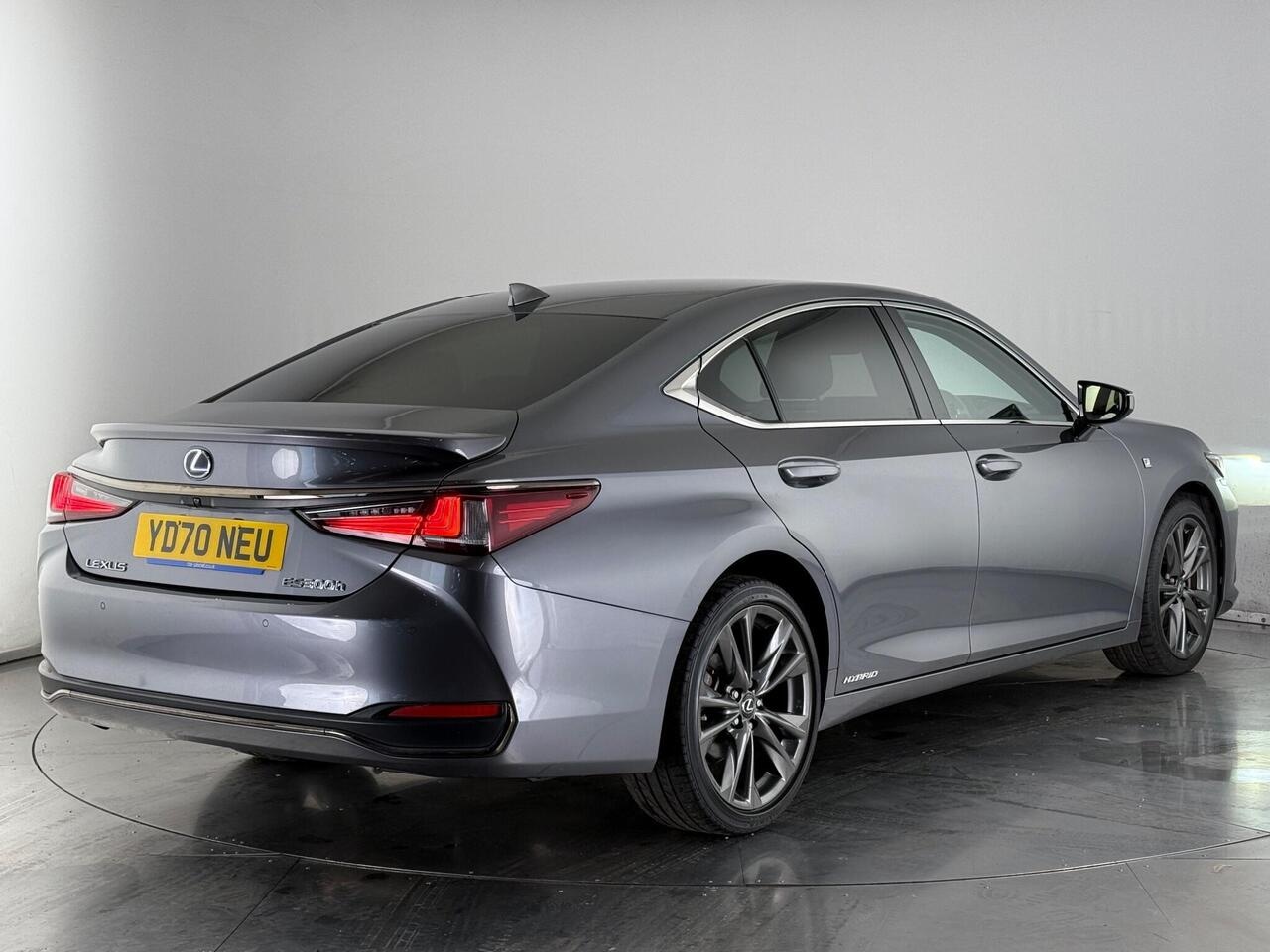 Lexus ES thumbnail Rear Right