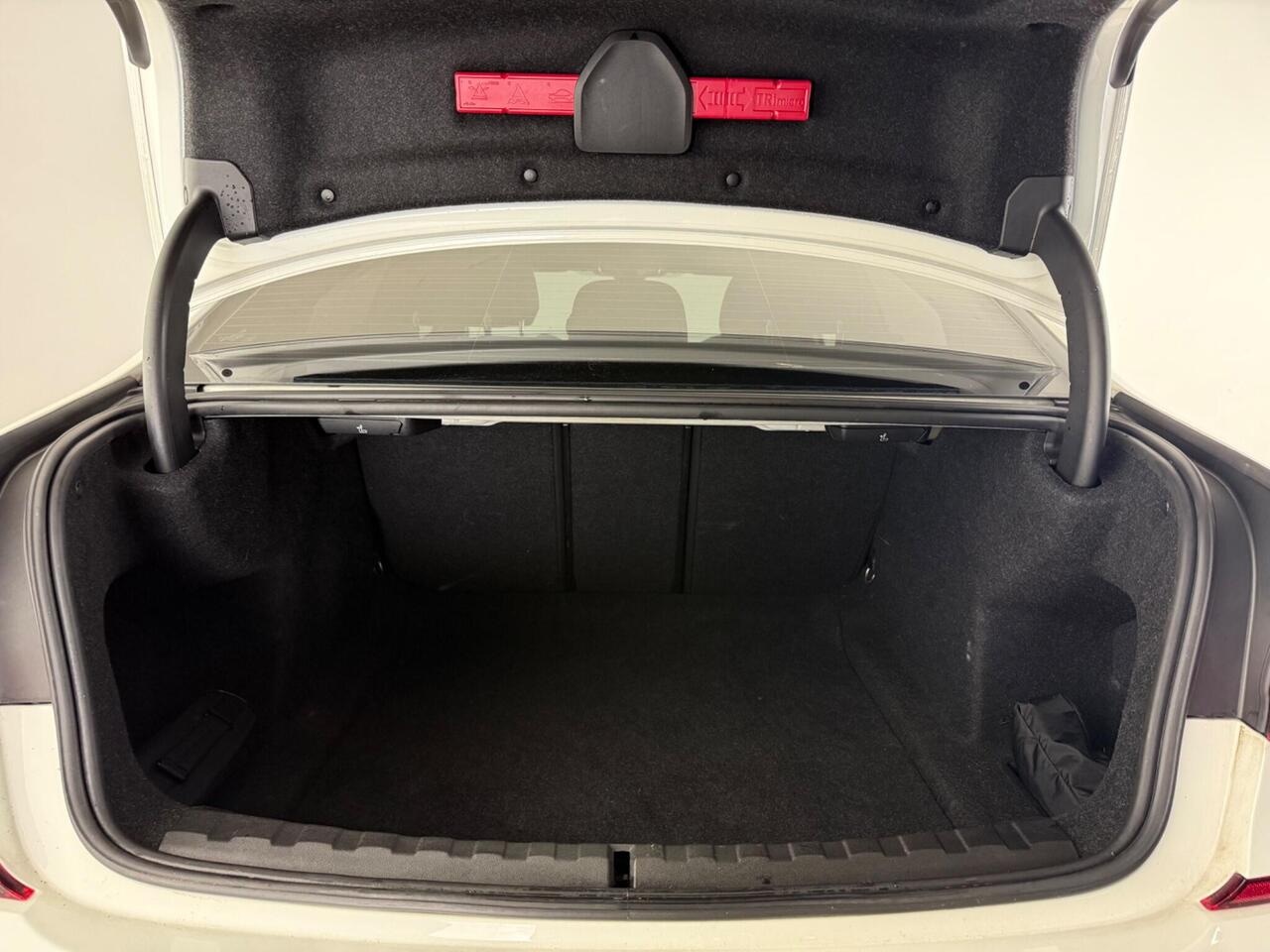 BMW 3 Series thumbnail Boot