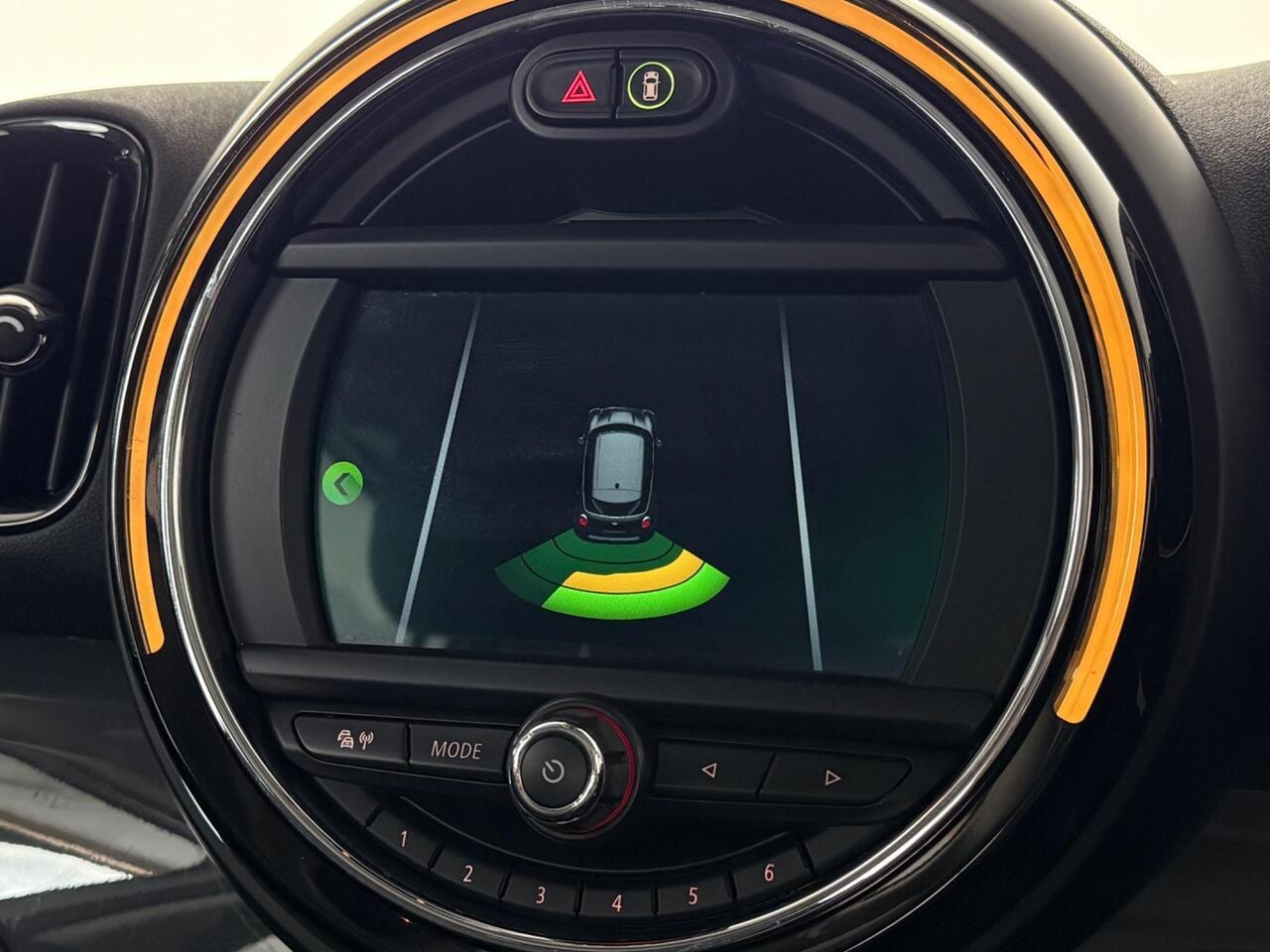 MINI Countryman thumbnail Infotainment System