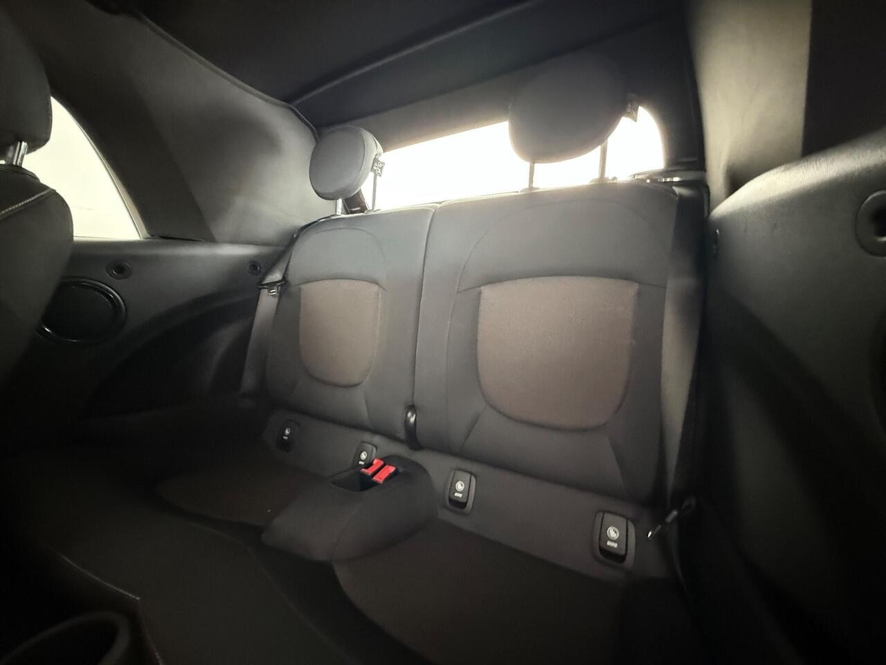 MINI Convertible thumbnail Seats Rear