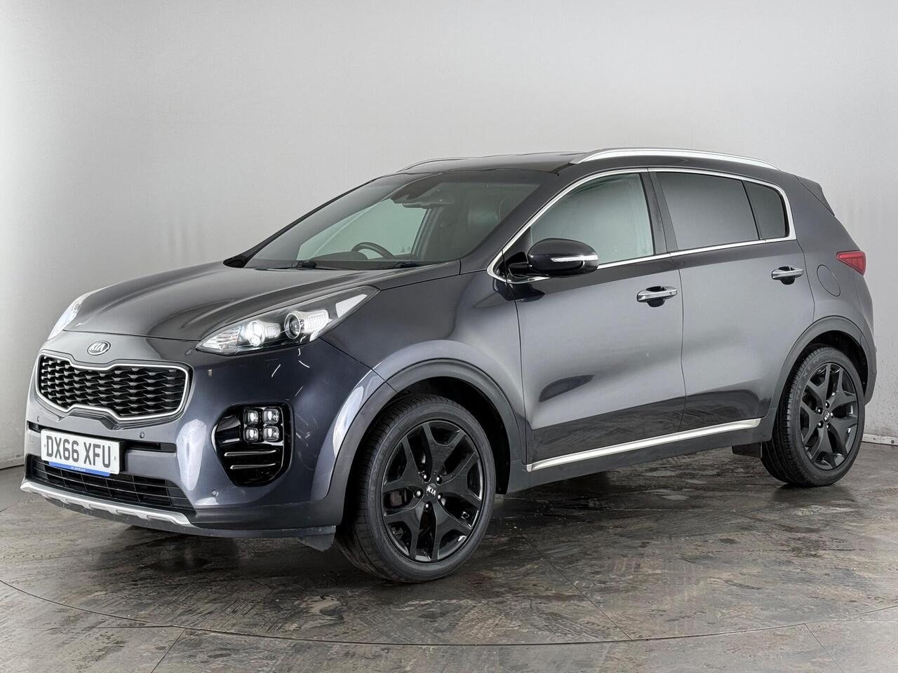 Kia Sportage thumbnail Front Left