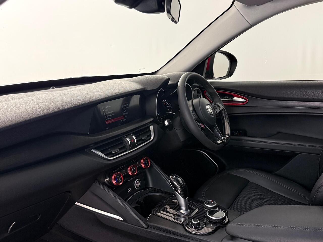 Alfa Romeo Stelvio thumbnail Interior Front