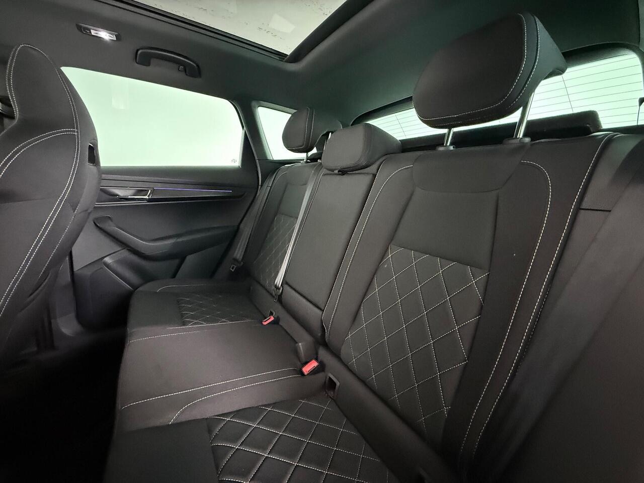 Skoda Karoq thumbnail Seats Rear