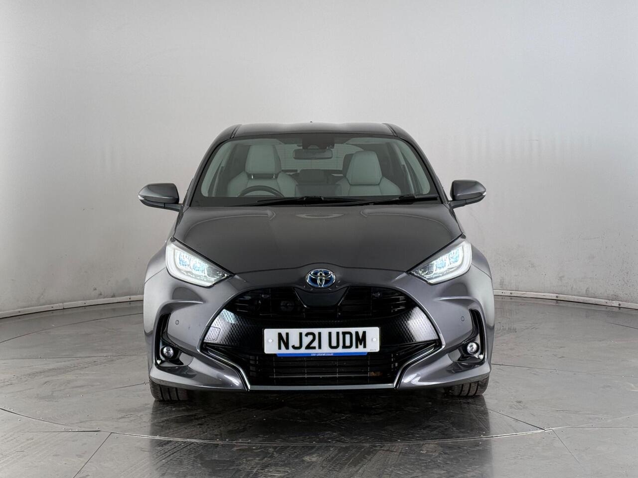 Toyota Yaris thumbnail Front