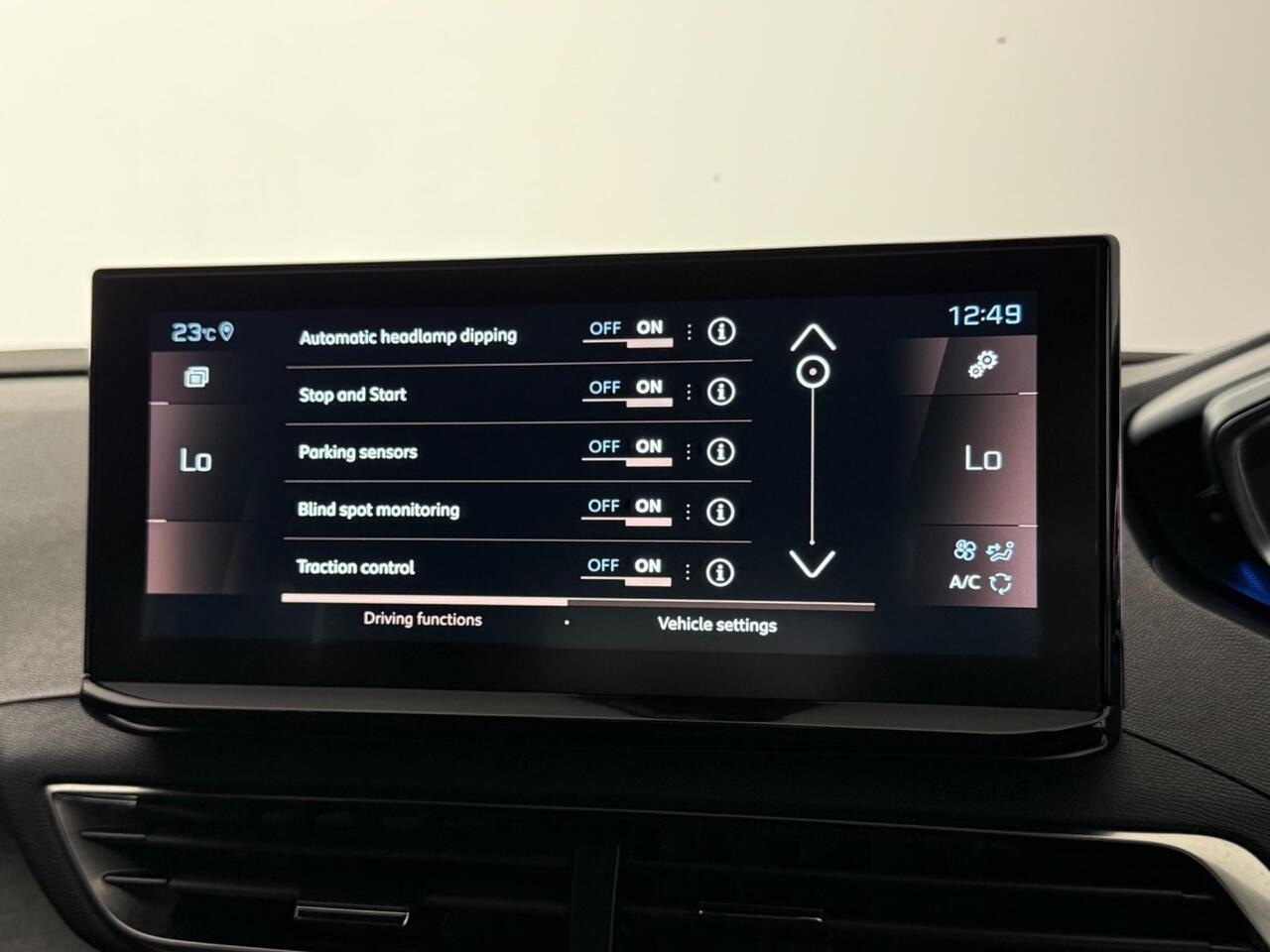 Peugeot 3008 thumbnail Infotainment System