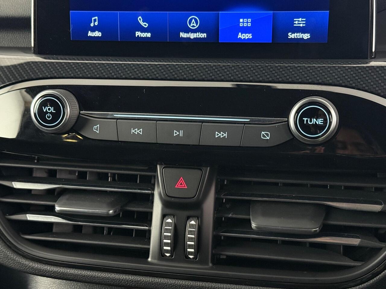Ford Kuga thumbnail Infotainment System