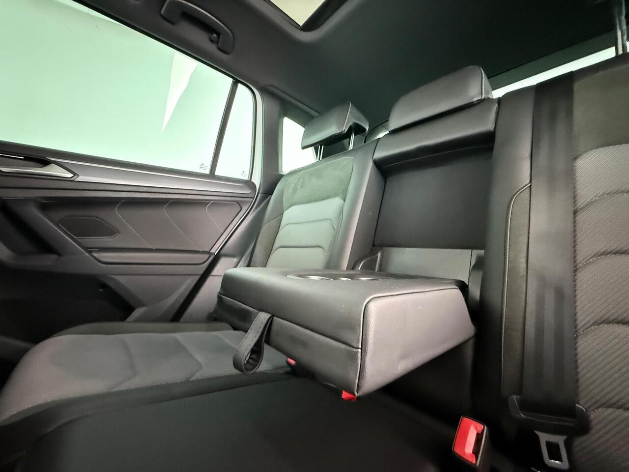 Volkswagen Tiguan thumbnail Seats Rear