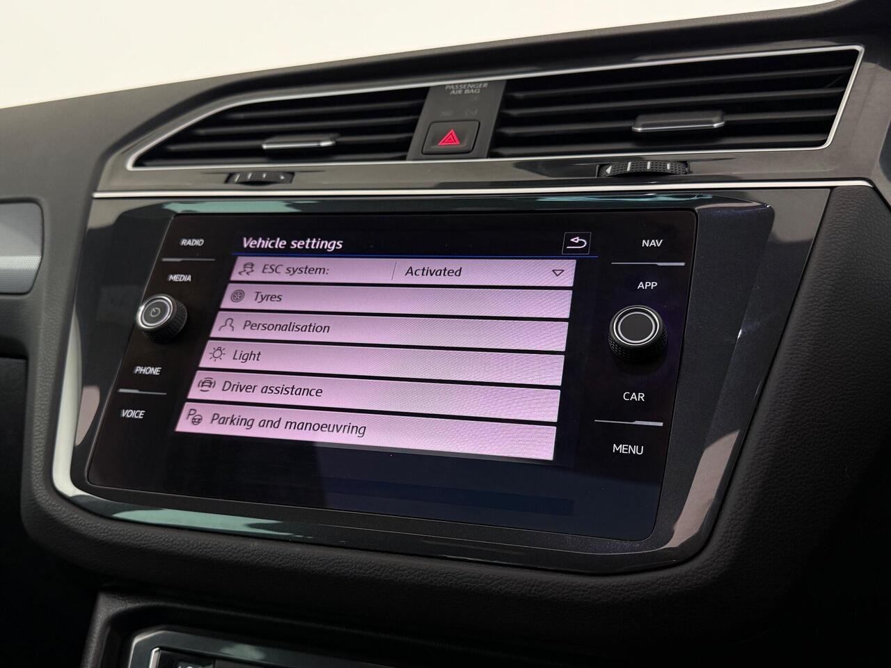 Volkswagen Tiguan thumbnail Infotainment System