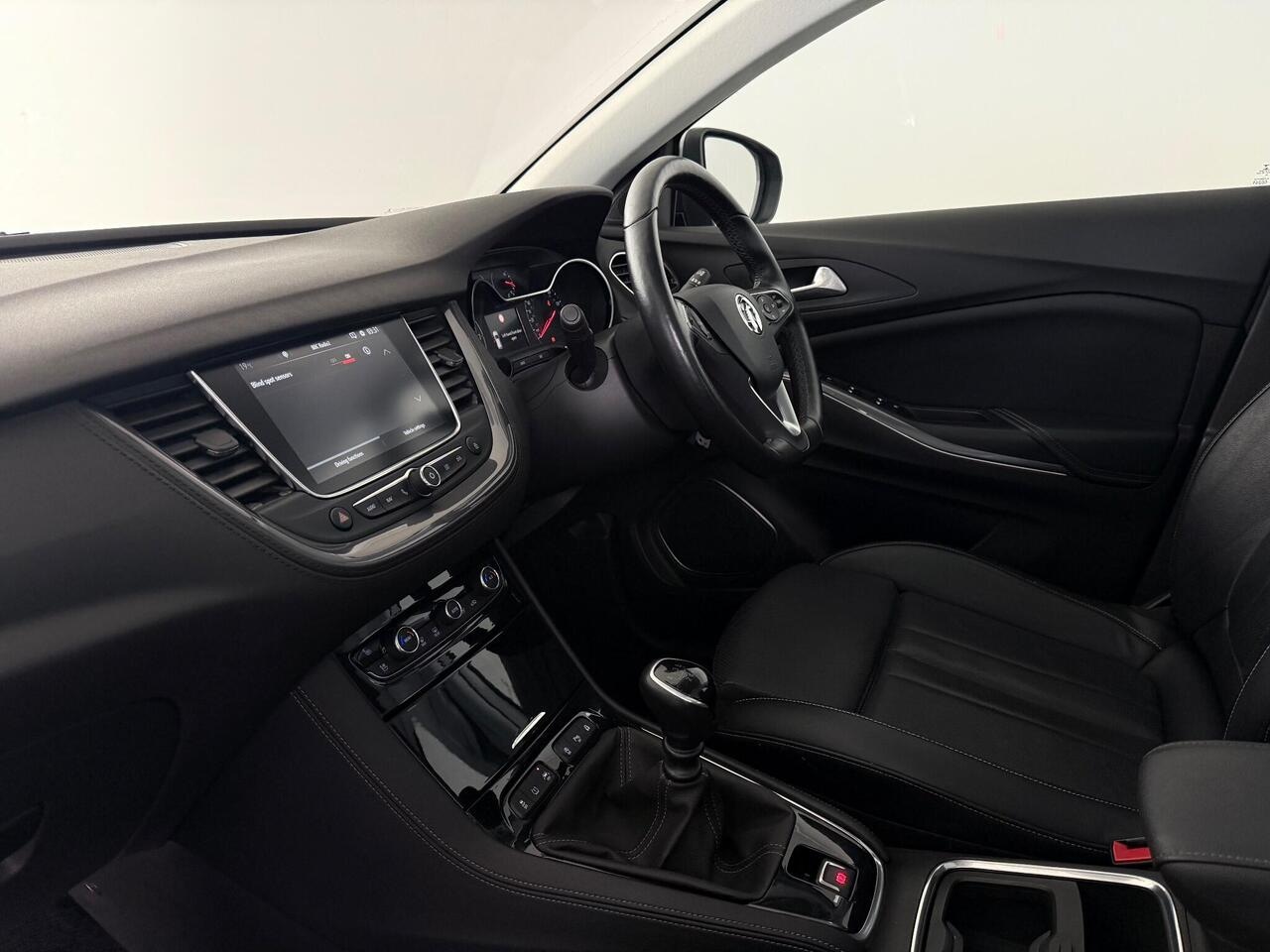 Vauxhall Grandland X thumbnail Interior Front