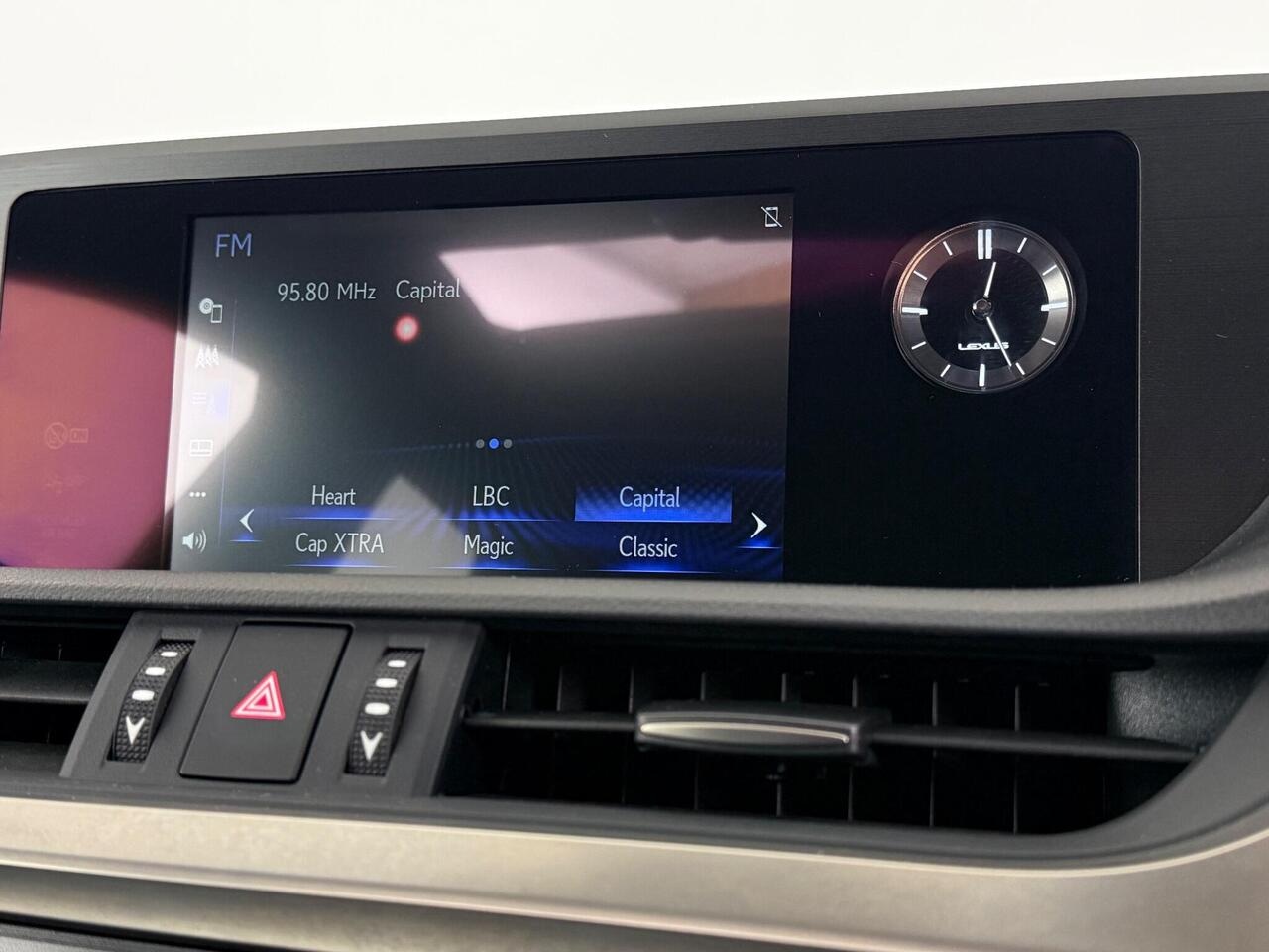 Lexus ES thumbnail Infotainment System