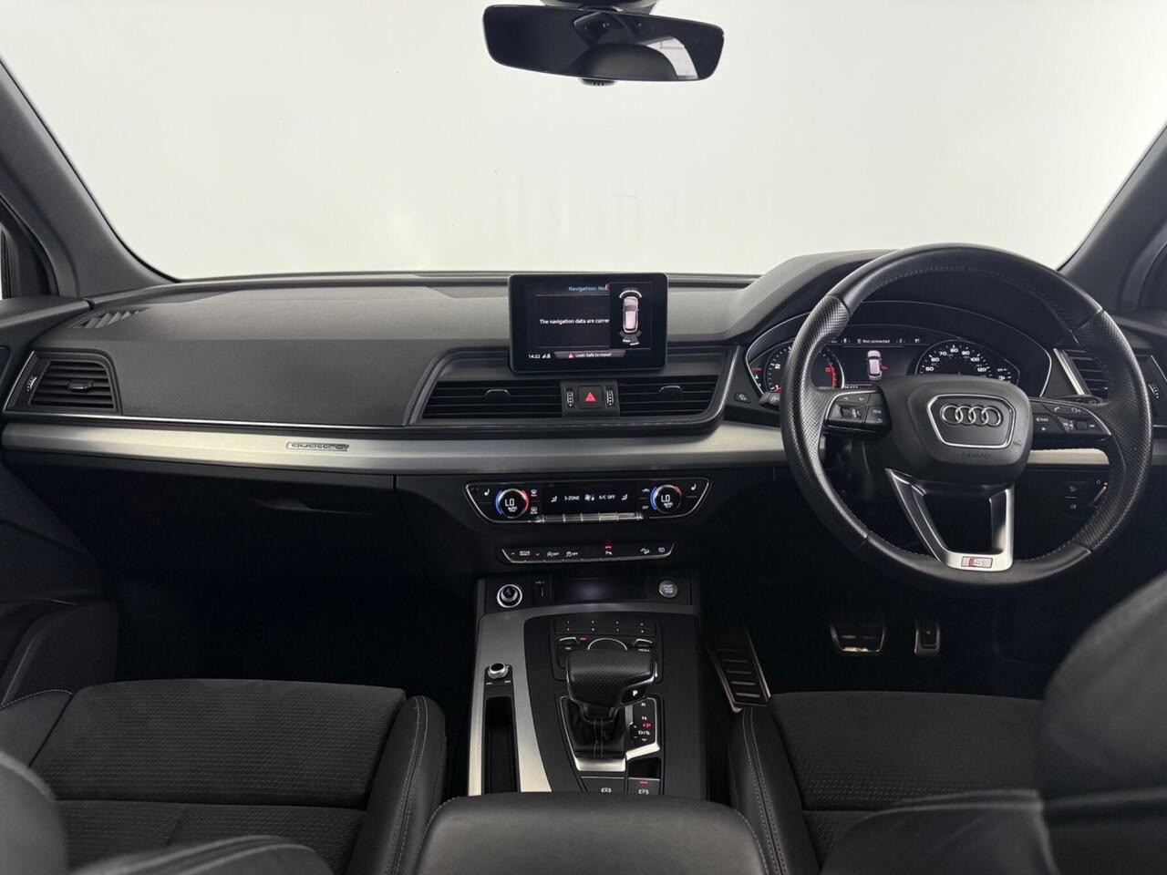 Audi Q5 thumbnail Interior Front