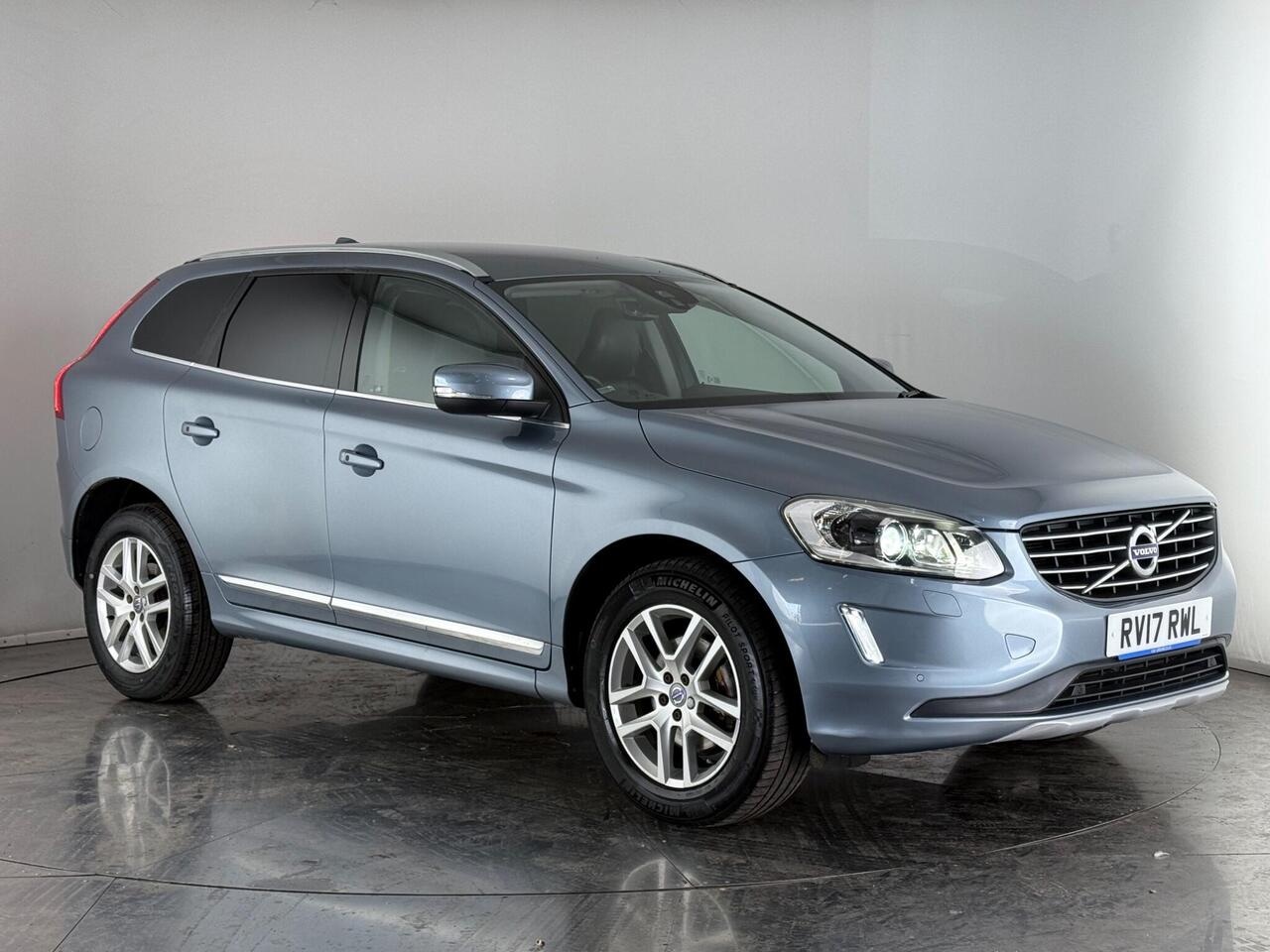 Volvo XC60 thumbnail Front Right
