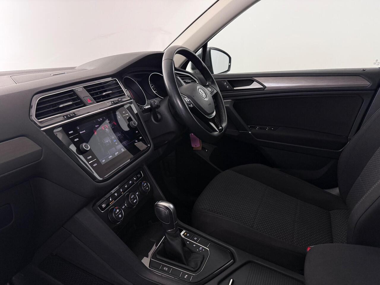 Volkswagen Tiguan Allspace thumbnail Interior Front