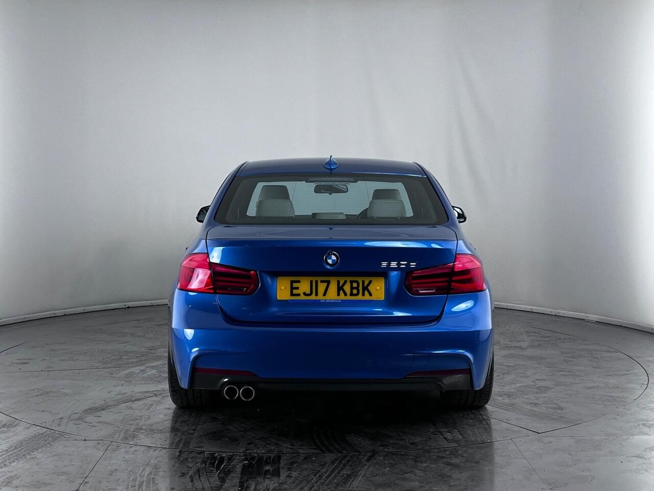 BMW 3 Series thumbnail Rear