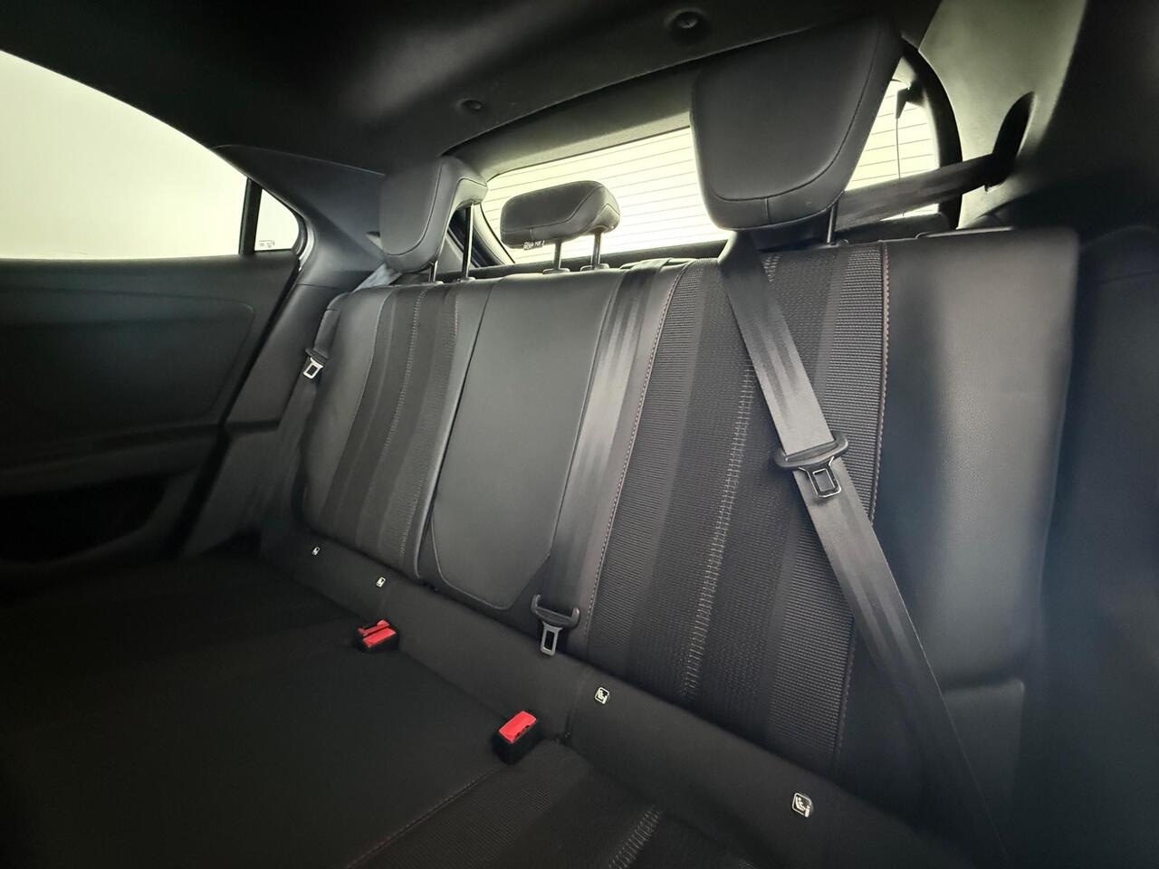 Vauxhall Mokka thumbnail Seats Rear