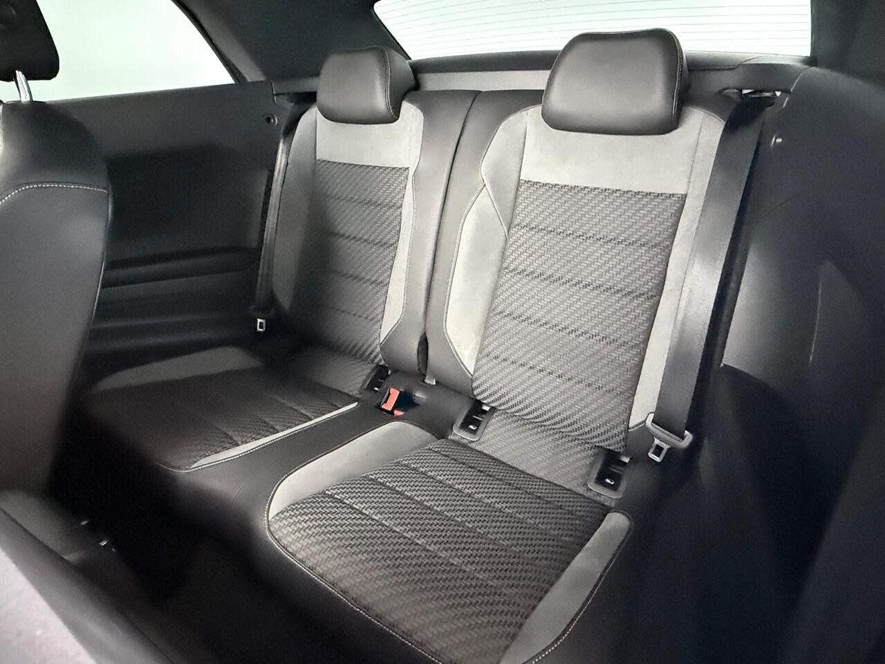 Volkswagen T-Roc thumbnail Seats Rear
