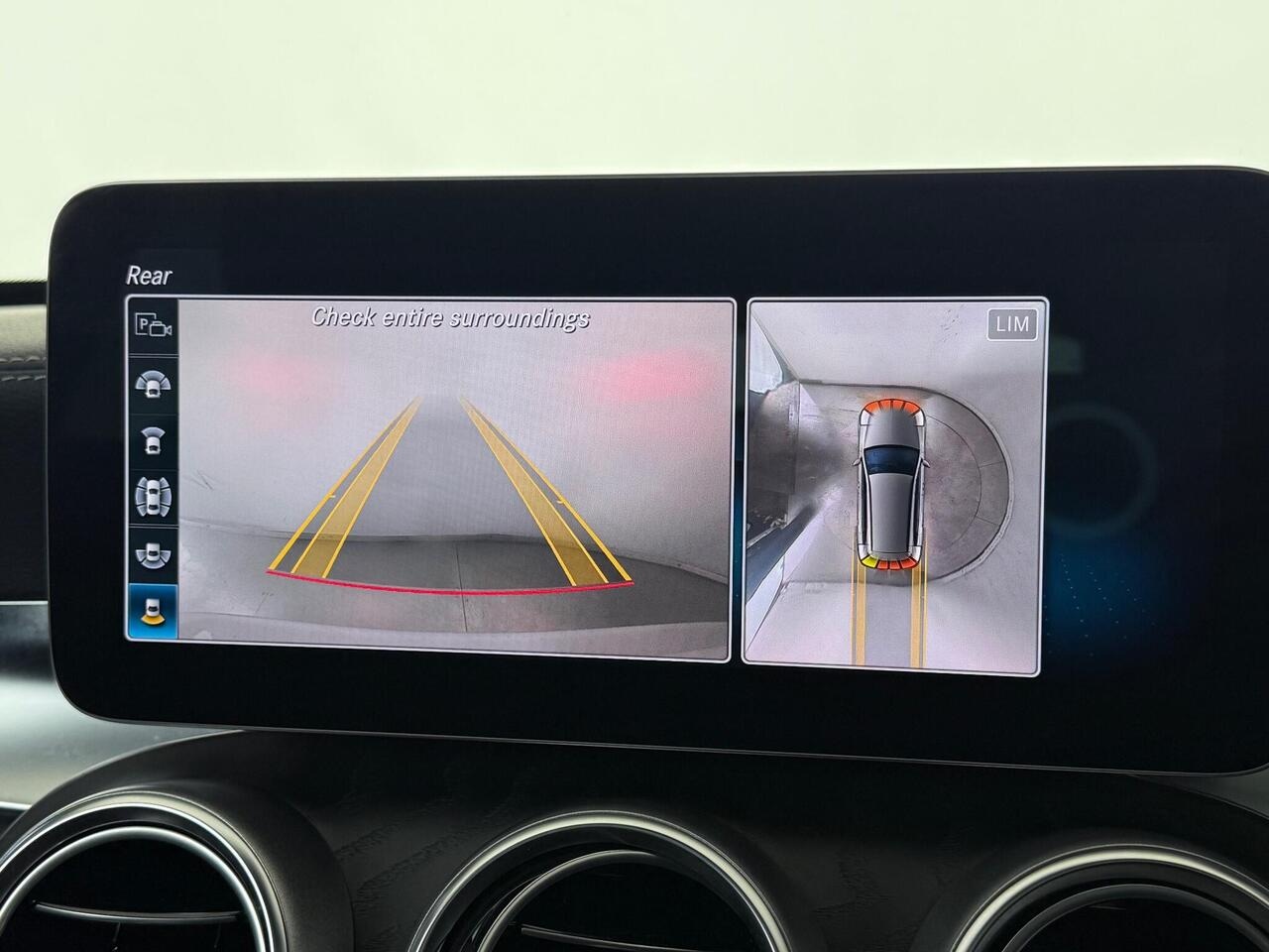 Mercedes-Benz C Class thumbnail Infotainment System