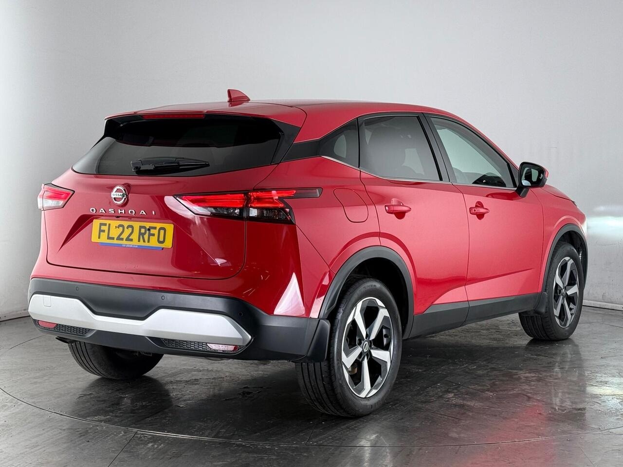 Nissan Qashqai thumbnail Rear Right