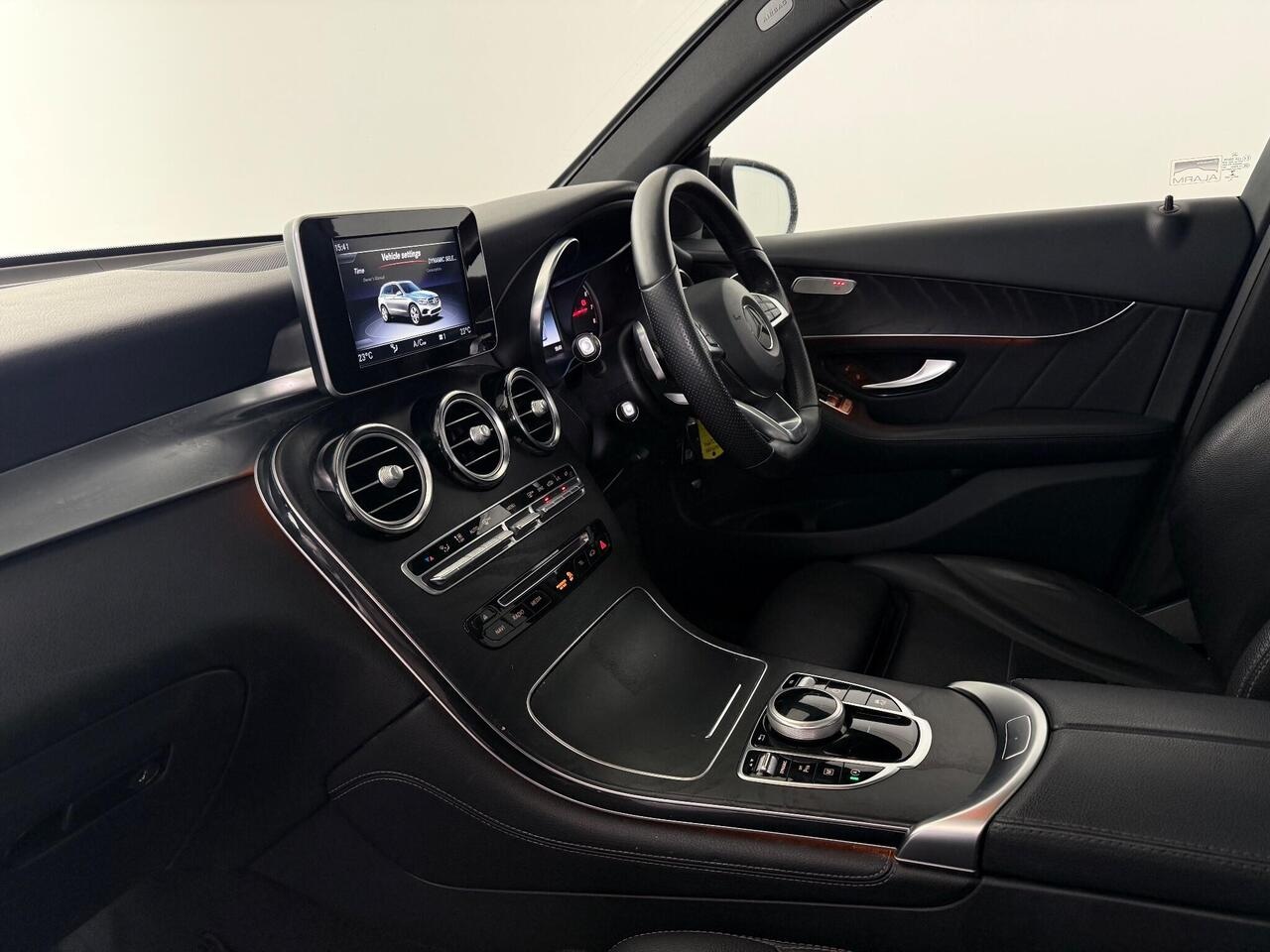 Mercedes-Benz GLC thumbnail Interior Front