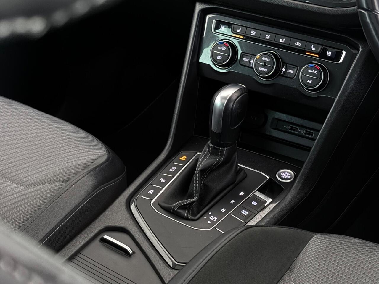 Volkswagen Tiguan thumbnail Interior Front