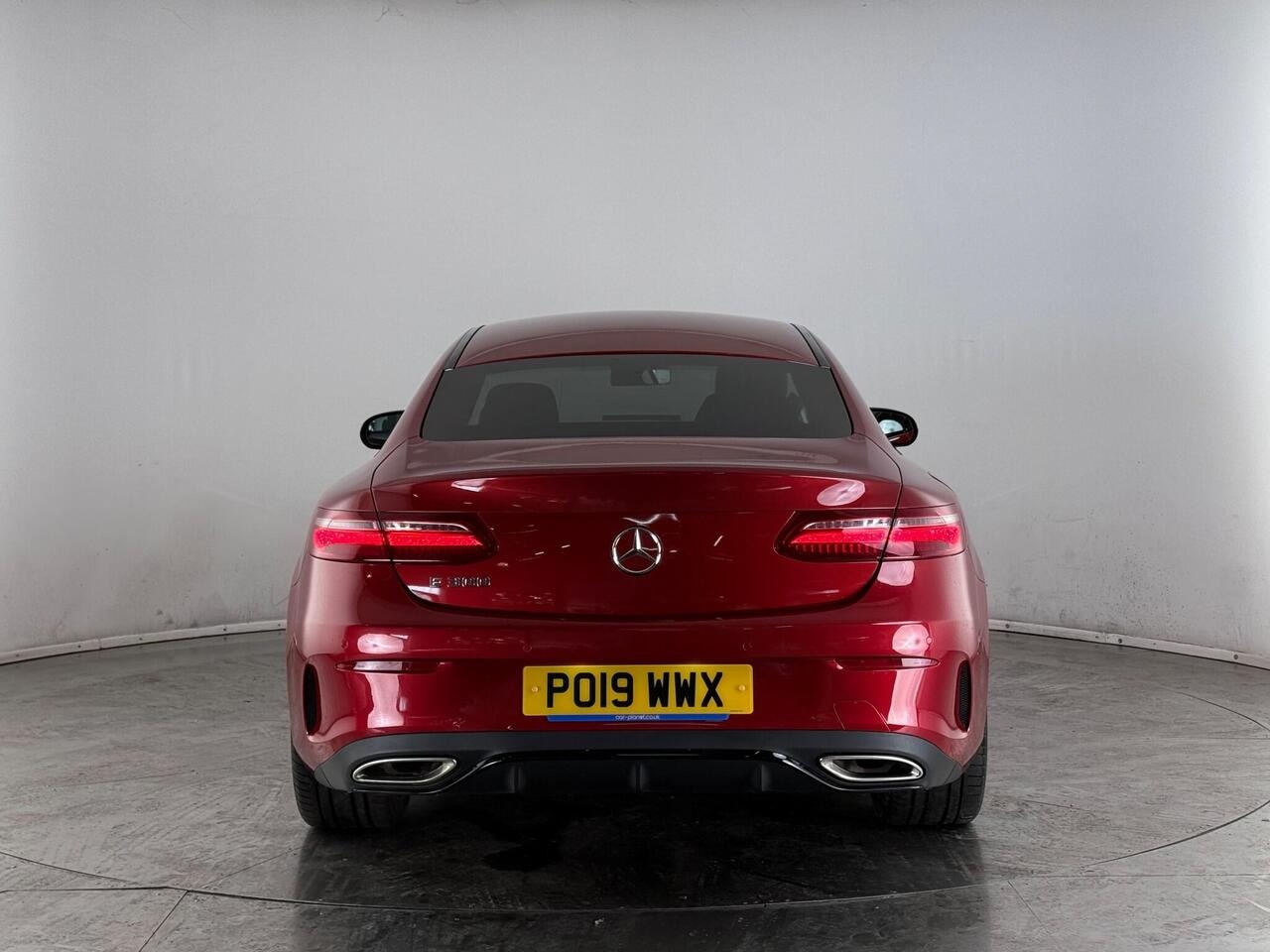 Mercedes-Benz E Class thumbnail Rear