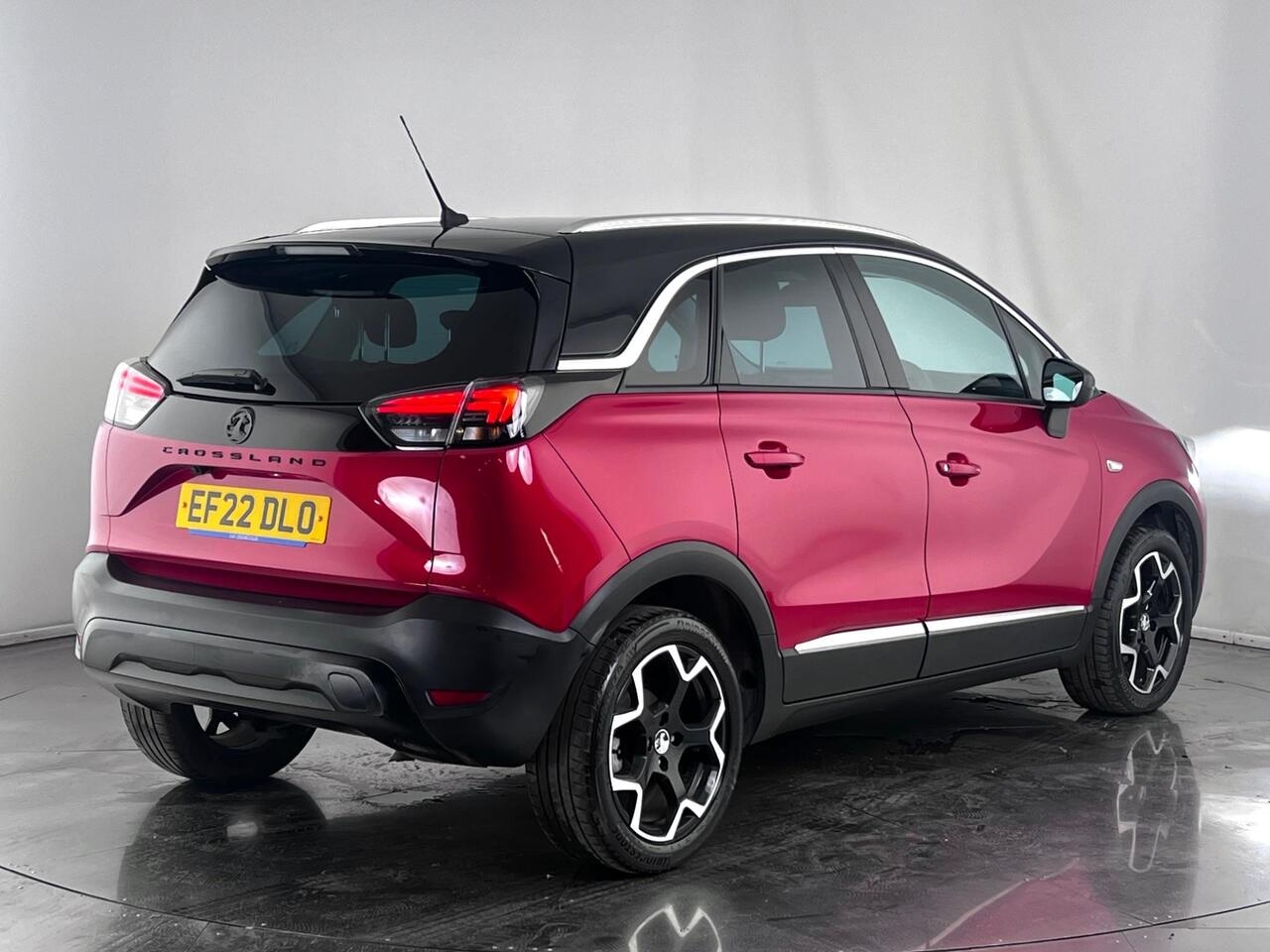 Vauxhall Crossland thumbnail Rear Right