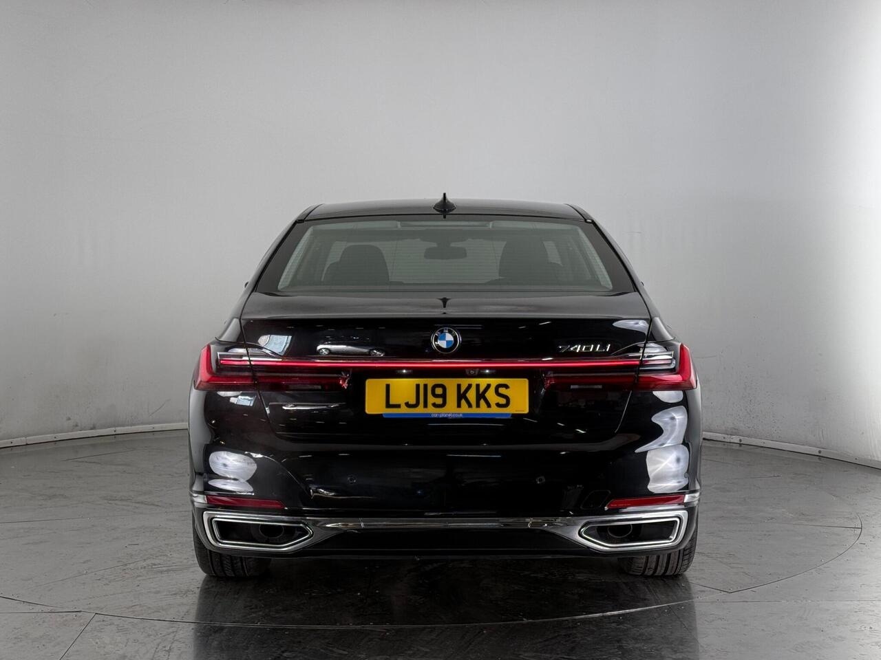 BMW 7 Series thumbnail Rear