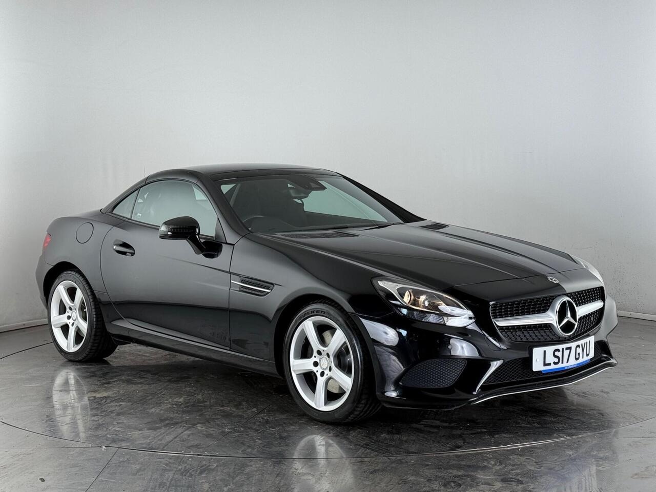 Mercedes-Benz SLC thumbnail Front Right