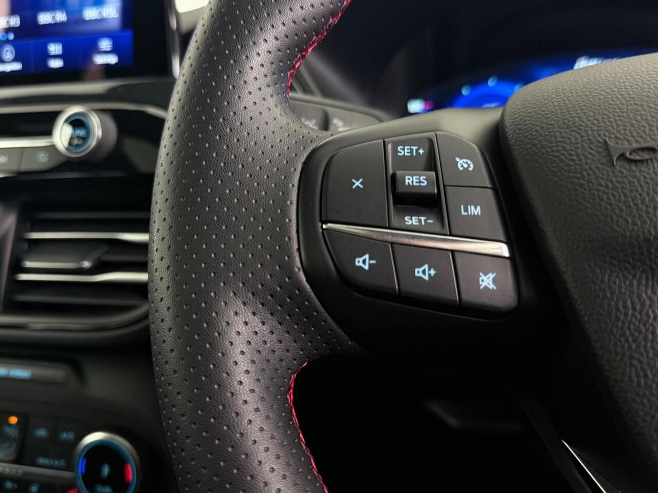 Ford Kuga thumbnail Misc Controls