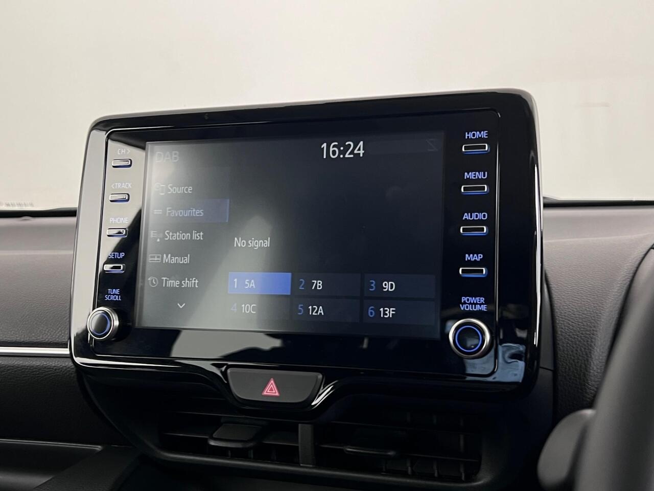 Toyota Yaris thumbnail Infotainment System