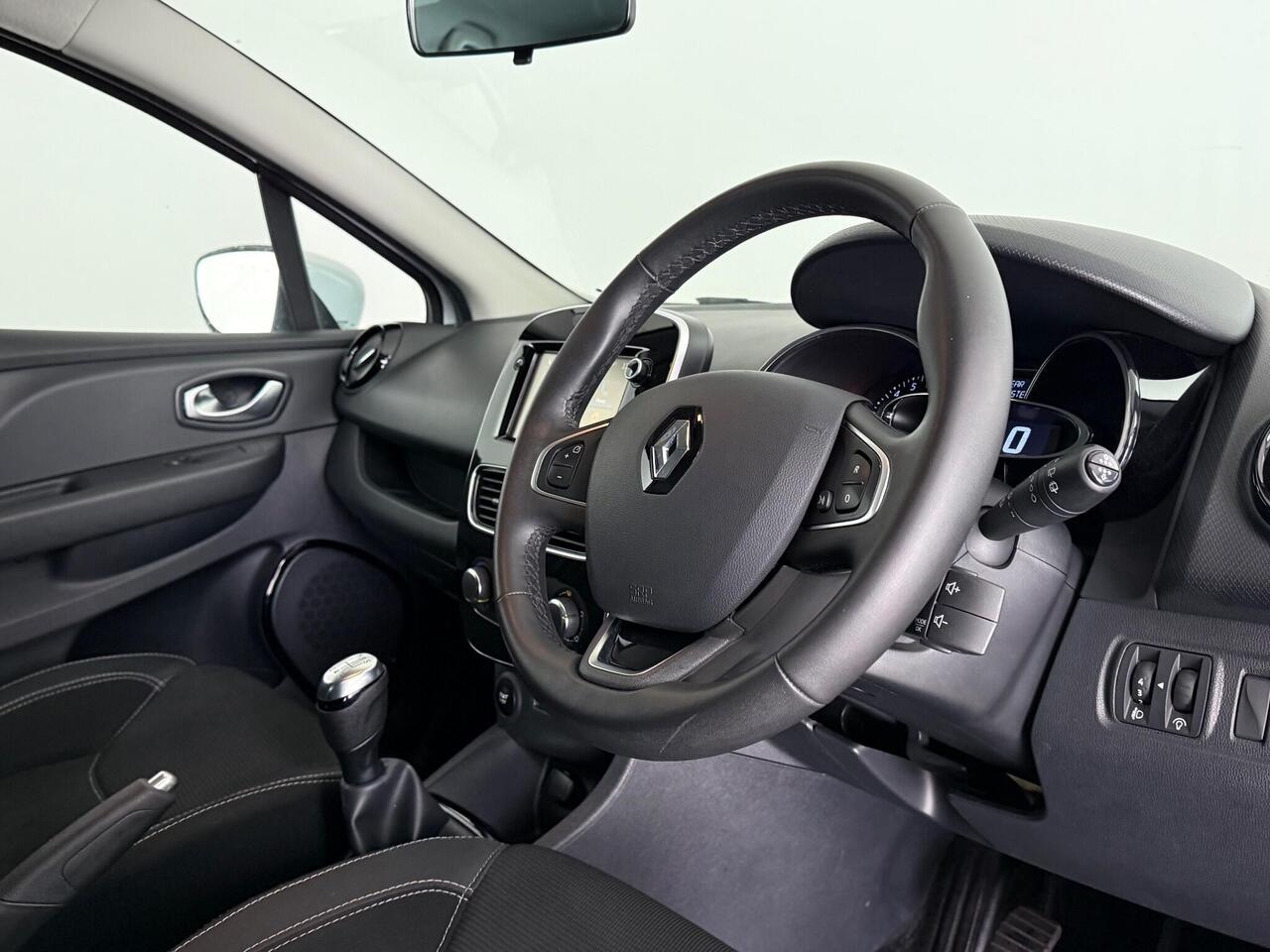 Renault Clio thumbnail Interior Front