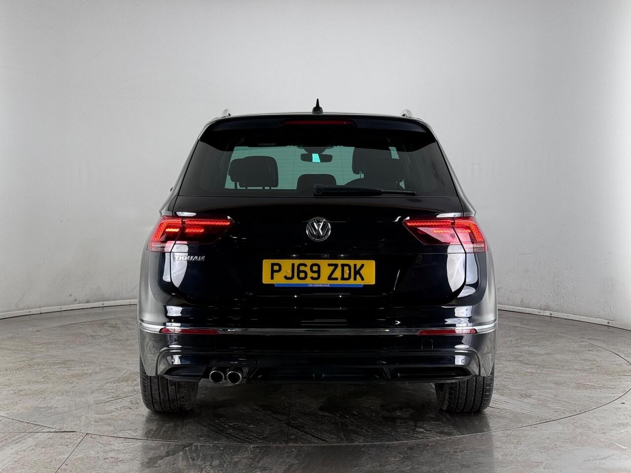 Volkswagen Tiguan thumbnail Rear