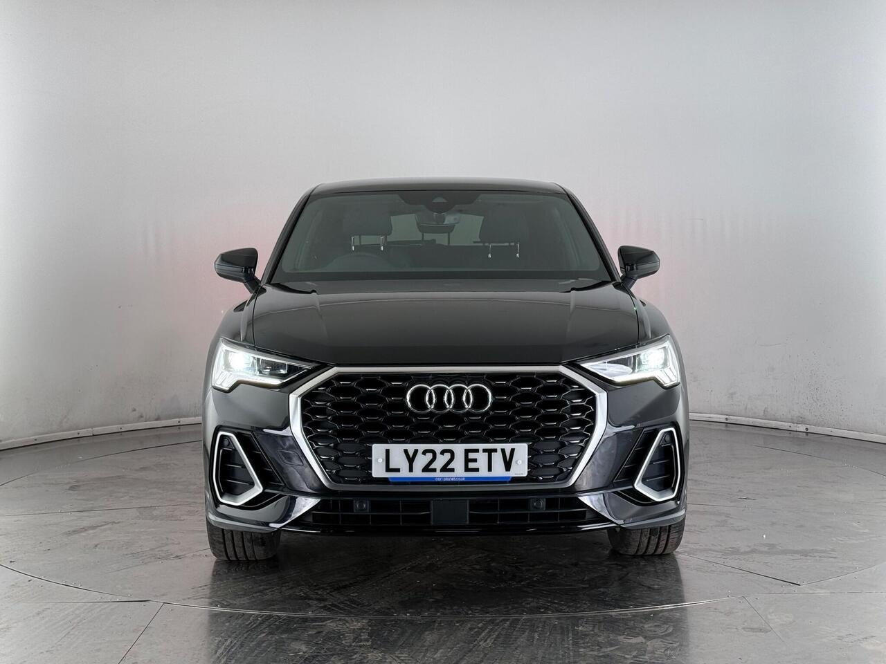 Audi Q3 thumbnail Front