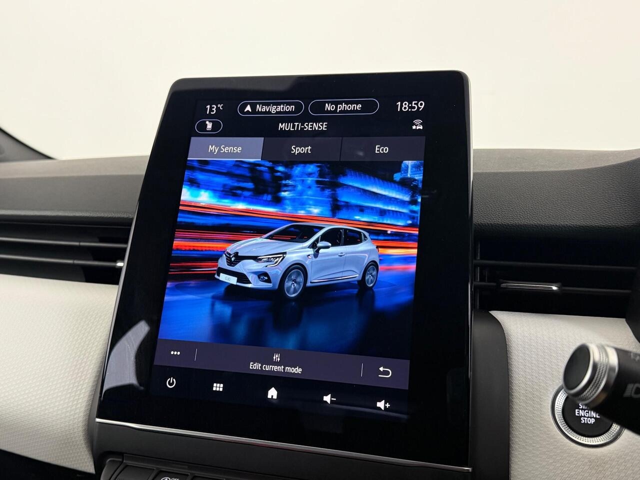 Renault Clio thumbnail Infotainment System