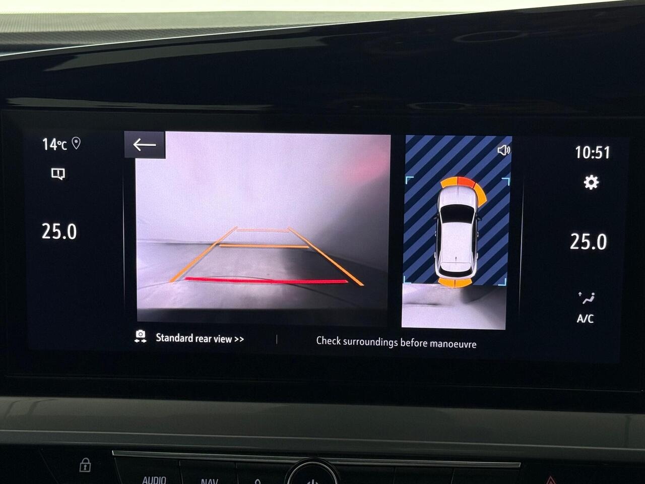Vauxhall Mokka thumbnail Infotainment System
