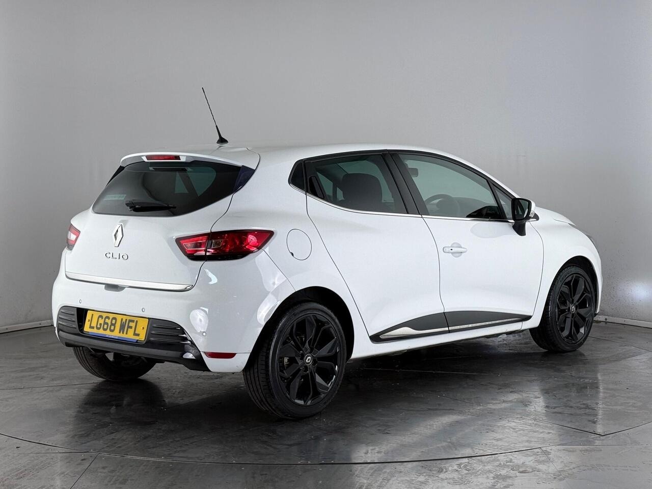 Renault Clio thumbnail Rear Right