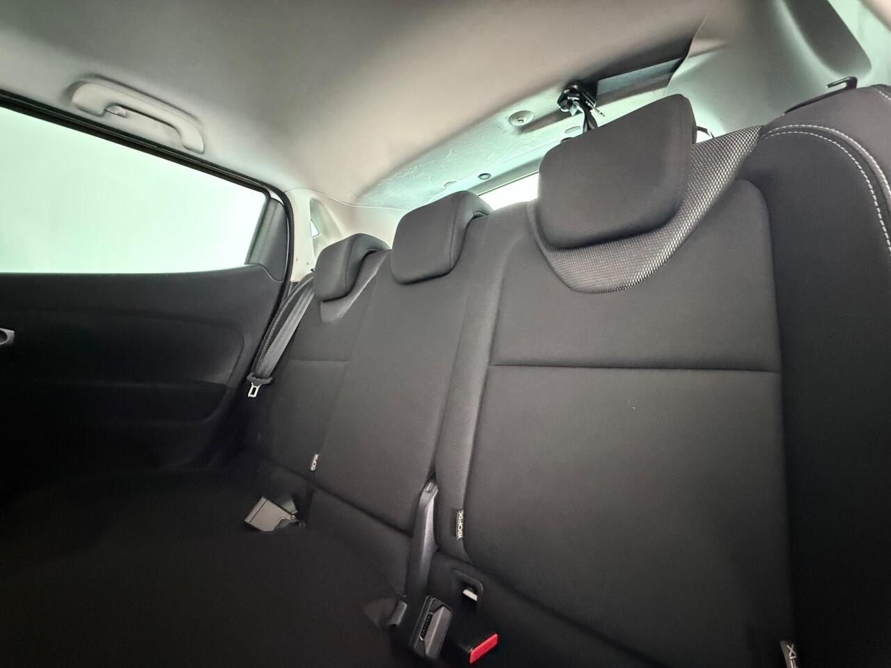 Renault Clio thumbnail Seats Rear