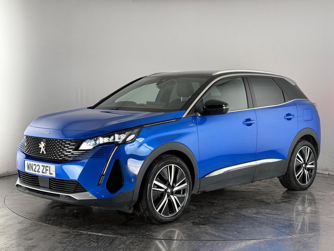 Peugeot 3008 thumbnail Front Left