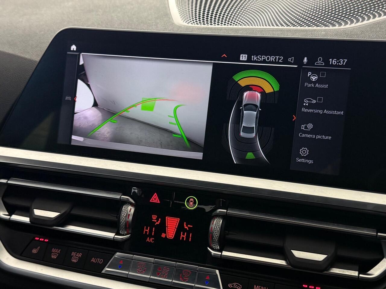 BMW 3 Series thumbnail Infotainment System