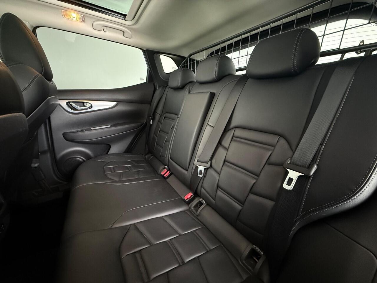 Nissan Qashqai thumbnail Seats Rear