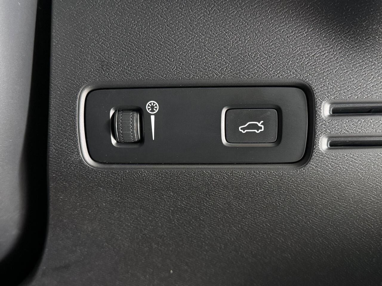 Volvo XC40 thumbnail Misc Controls