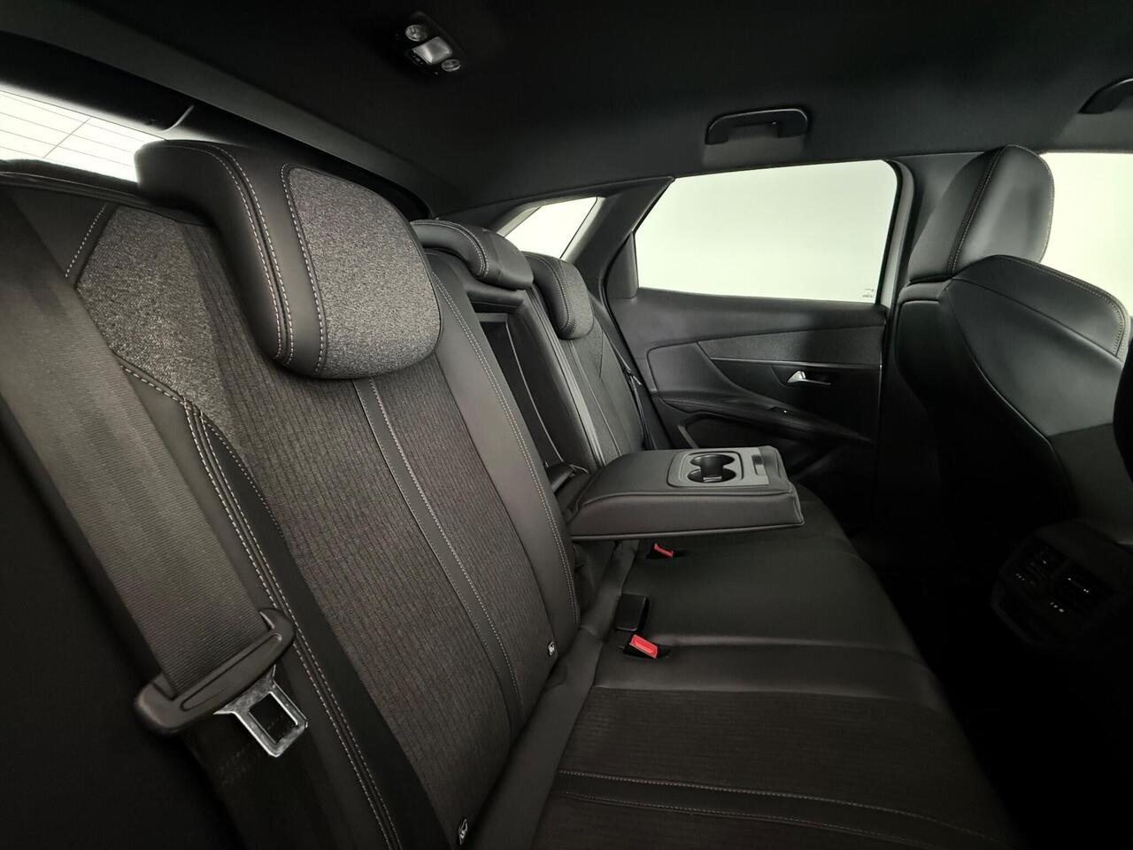 Peugeot 3008 thumbnail Seats Rear