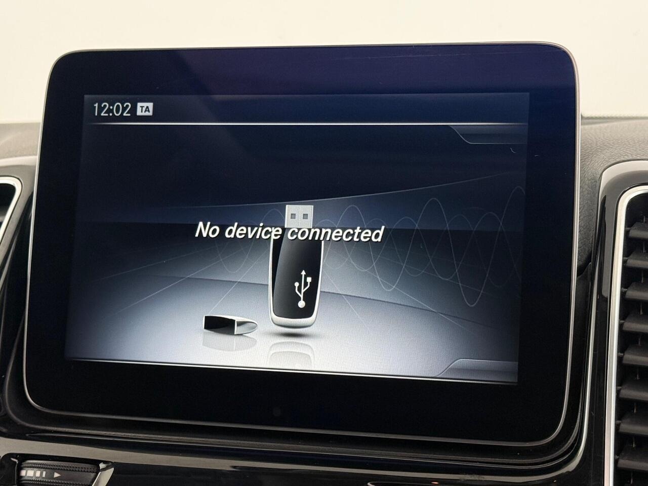 Mercedes-Benz GLE thumbnail Infotainment System