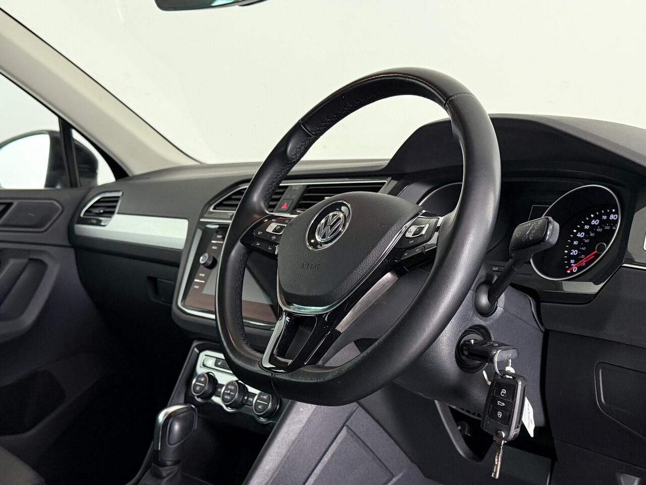 Volkswagen Tiguan thumbnail Interior Front
