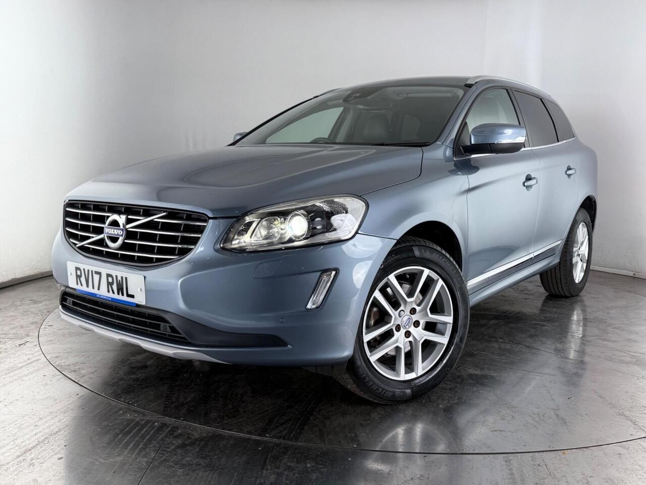 Volvo XC60 thumbnail Front Left
