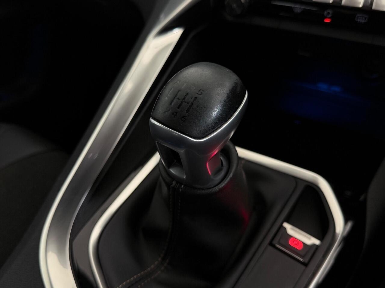 Peugeot 3008 thumbnail Interior Front